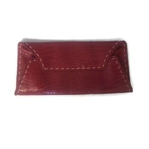 Gaya clutch in fuchsia